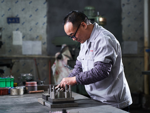 沖壓件屏蔽罩加工完成后生產(chǎn)人員還要這些事-力達(dá)精工